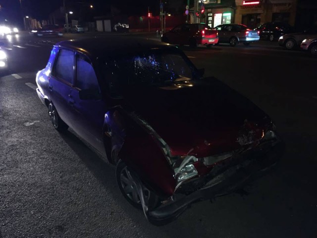 Ambulanţă aflată în misiune, lovită în plin de o Dacie, într-o intersecţie din Constanţa!