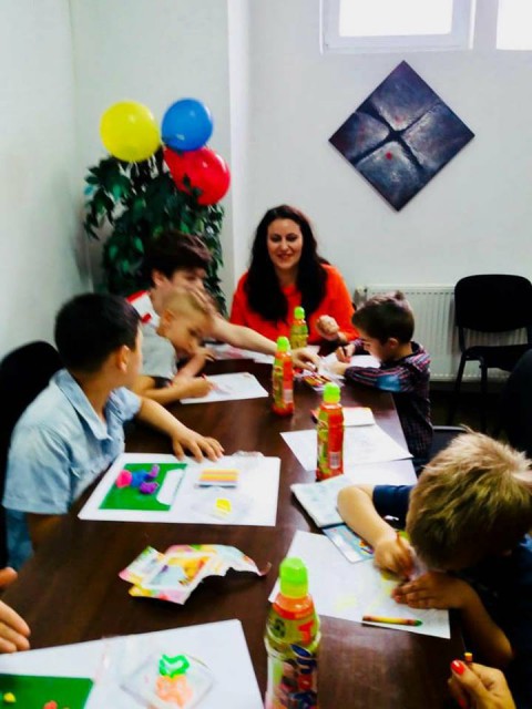 Sediul ALDE Constanţa, transformat în atelier de creaţie pentru cei mici, de Ziua Copilului!