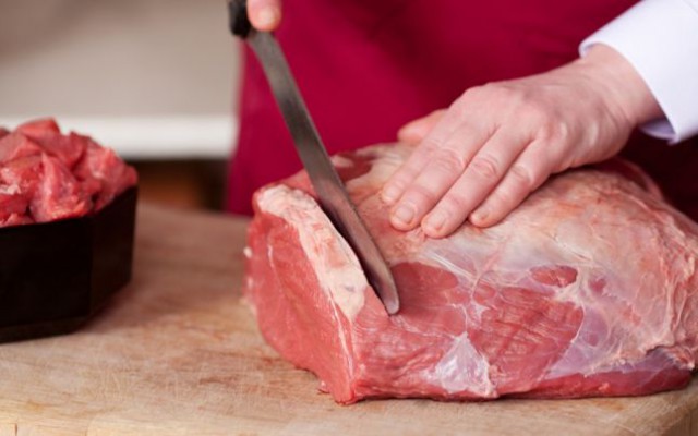 Rusia restricţionează importurile de produse din carne de porc din România