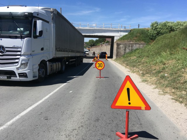 Atenție, șoferi! Se asfaltează la Lumina, acolo unde șoferii se plângeau că 'și-au rupt' mașinile