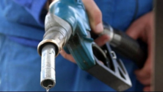 Preţul benzinei în România, fără taxe, a crescut mai mult decât media europeană în luna martie