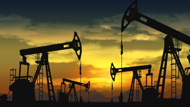 Preţurile petrolului continuă să scadă, pe fondul creşterii producţiilor din Rusia şi OPEC