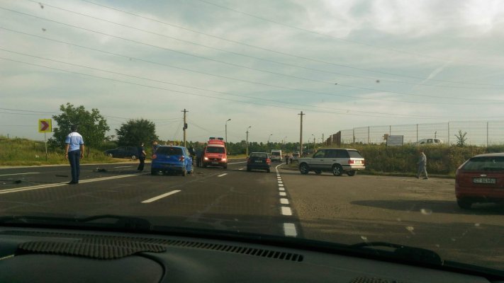 Mangalia: mașină aruncată pe contrasens după un impact pe mijlocul drumului!