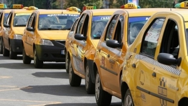 Taximetriştii renunţă la proteste. Făgădău promite maşini electrice