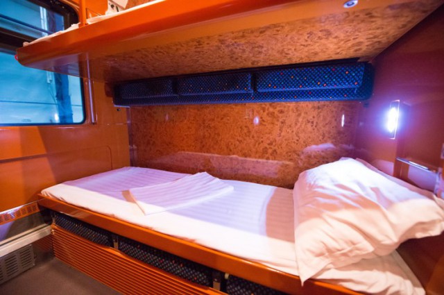 Un privat introduce un nou tren pe ruta Arad - Constanța. Condiții INCREDIBILE: duș, internet și gustări