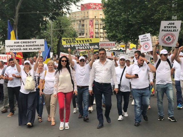 MITINGUL PSD: Imagini cu delegaţia PSD şi ALDE de la Constanţa
