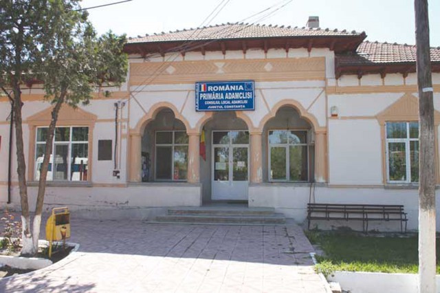 Primăria Adamclisi a angajat un controversat afacerist să proiecteze modernizarea străzilor din comună