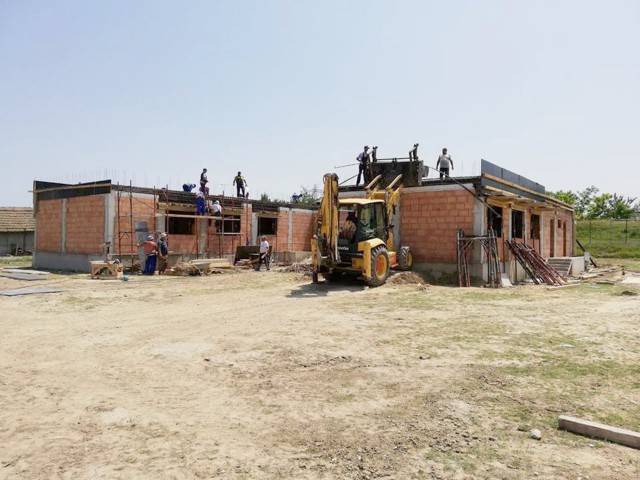 FOTO! Noua şcoală din satul Poiana prinde contur. Când va fi gata