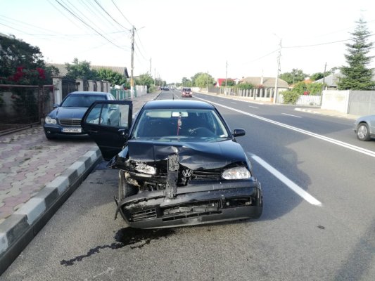 GALERIE FOTO. Alcoolul la volan: mașini făcute praf și o persoană rănită!