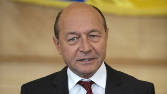 Traian Băsescu face lumină în războiul din justiție: cum se joacă, de fapt, în războiul Guvern vs Bruxelles