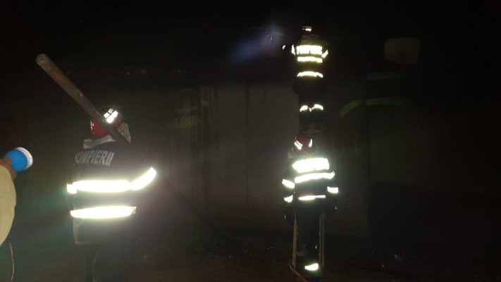 Două INCENDII pe aceeași stradă, în Mangalia!