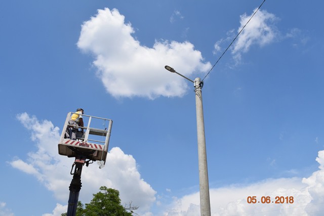 Lucrări de extindere a reţelei pentru iluminatul public, în desfășurare în orașul Cernavoda