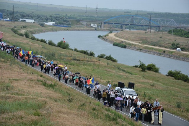 Procesiunea „Calea mărturisitorilor români”, la Poarta Albă – Galeșu