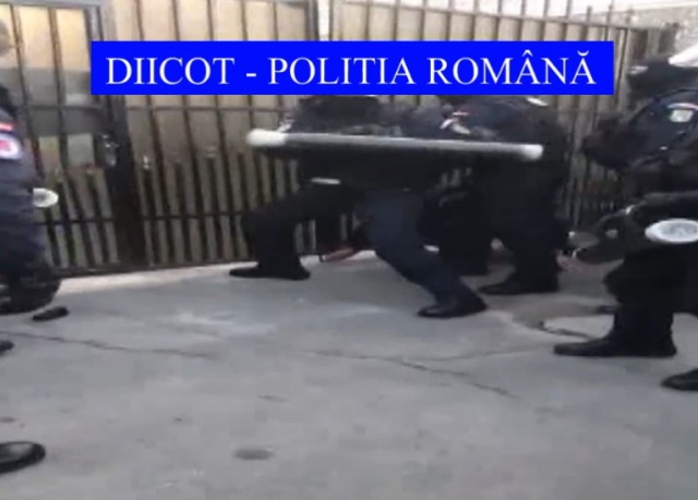 Lista completă a indivizilor încătușați în dosarul clanului Ștoacă, prezent și la Constanța, care avea 'pile' printre polițiști!