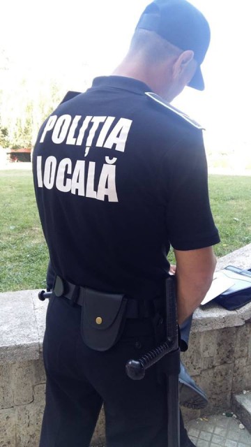Poliţiştii locali au 'vânat' comercianţii ambulanţi în staţiunea Mamaia