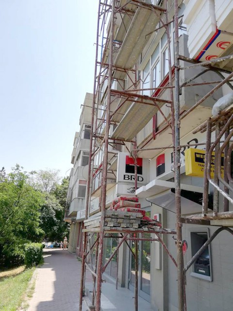 Un BĂRBAT a CĂZUT de pe o SCHELĂ, în NĂVODARI