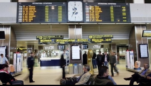 INS: Transportul aerian de pasageri a înregistrat o scădere de 62% în primul semestru din 2020
