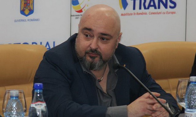 Directorul Aeroportului Kogălniceanu își schimbă mașinile ca pe șosete