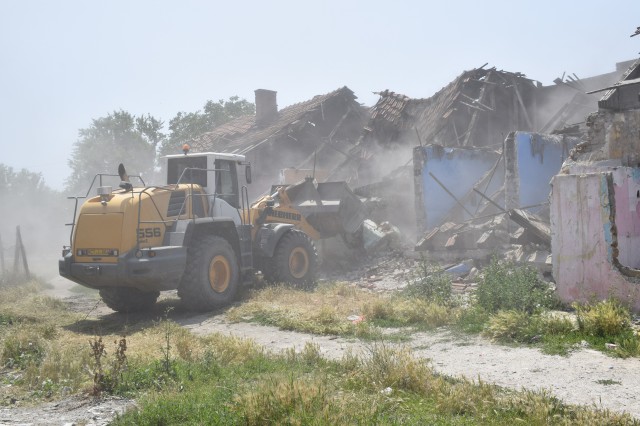 A început demolarea barăcilor, la Mangalia