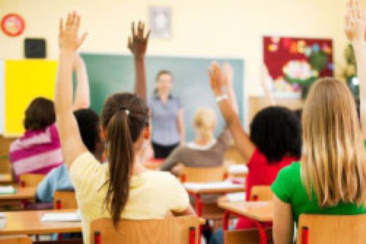 INS: Un cadru didactic din România se ocupă, în medie, de 15 elevi sau studenţi
