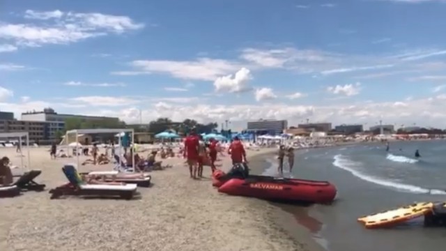 FURTUNĂ ÎN MAREA NEAGRĂ: ÎNOTUL în mare este STRICT INTERZIS! VIDEO