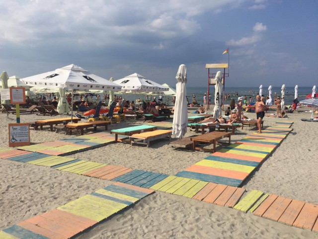 AMENDAȚI pentru că au consumat alcool pe Plaja Terapeutică din Mamaia!