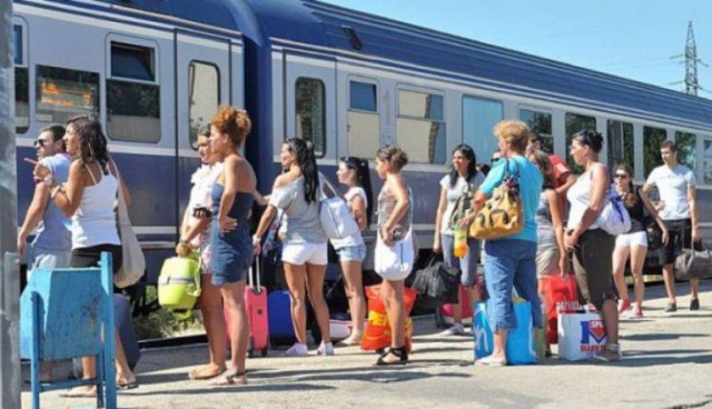 Călătoria cu trenul spre litoral, presărată cu premii!