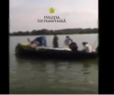 Trei pescari ucraineni surprinși la braconat pe brațul Chilia VIDEO
