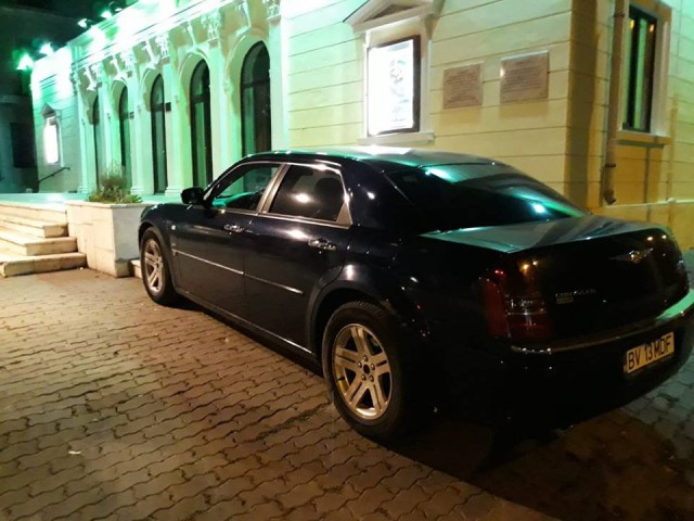 DIN CATEGORIA ‘PARCHEZ CA UN BOU’ PÂNĂ ÎN TREPTELE TEATRULUI FANTASIO!
