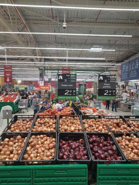 Auchan România respinge ferm acţiunile de speculă şi refuză să discute cu speculanţii