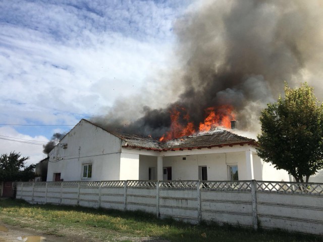 Incendiu în Vulturu: O centrală a luat foc!