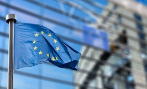 Polonia și Ungaria riscă să NU mai PRIMEASCĂ fonduri europene