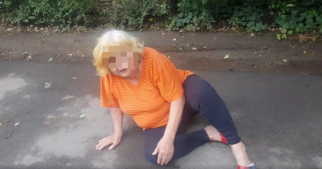 Constănțeanca ce se prefăcea bolnavă, prin Tomis Nord, pentru a cerși, AMENDATĂ de Poliția Locală!