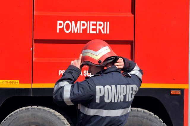 Incendiu într-un apartament din Constanța, de la o lumânare