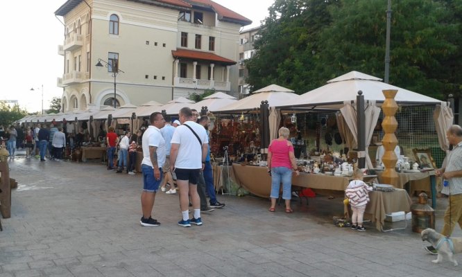 Amatorii de antichități și obiecte de artizanat, așteptați la Târgul de Antichități din Piața Ovidiu