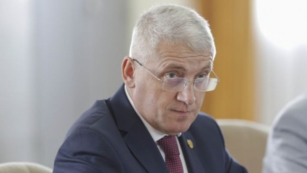 Ţuţuianu: Gestul primarului din Pucioasa, de a semna petiţia #FărăPenali, inacceptabil