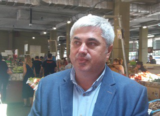 Doar o cincime dintre români cumpără produse din pieţe, iar ponderea lor este în scădere