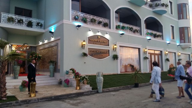 GALERIE FOTO + VIDEO. Invitaţi de seamă la primul Live Casino din Constanţa, inaugurat de Mohammad Murad