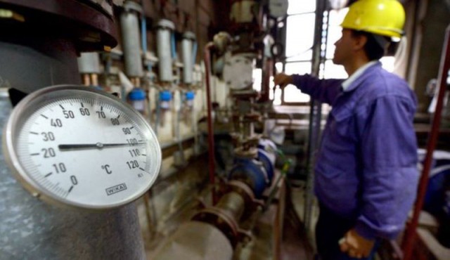 Proiect: Românii nu vor mai avea dreptul de a se debranșa de la sistemele centralizate de încălzire. TVA mai mic la căldură și apă caldă