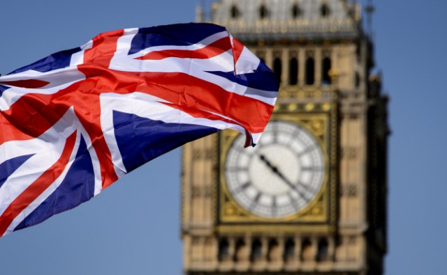 Riscul recesiunii reapare: Preţurile locuinţelor din Marea Britanie au început din nou să scadă
