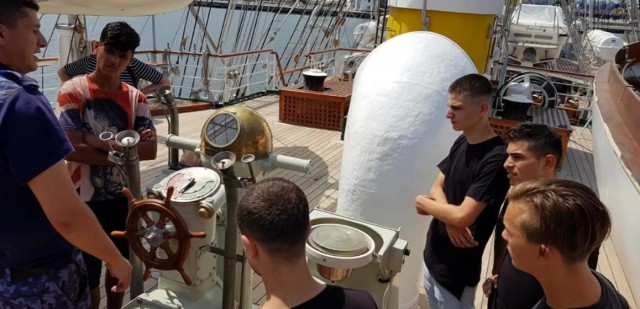 Tinerii de la Centrul de plasament „Ovidiu”, în vizită în Portul Militar Constanța