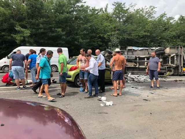 Accident rutier TERIBIL la bifurcația cu Costinești: O AUTOUTILITARĂ S-A RĂSTURNAT! Video
