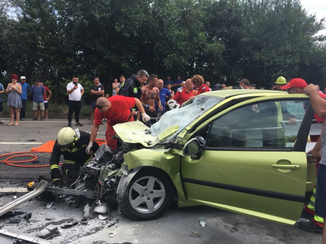 Bilanţul teribilului accident de la Costineşti: un adolescent este ÎN COMĂ, după ce a fost proiectat din maşină!