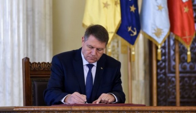 Klaus Iohannis a SEMNAT: a promulgat o lege controversată
