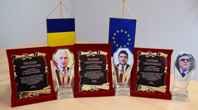 Un primar şi-a acordat scordat titlul de cetăţean de onoare al comunei pe care o conduce