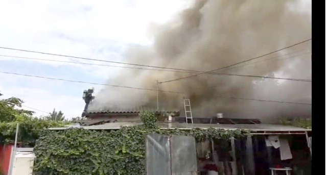 INCENDIU de proporţii, în Palazu Mare: Două case au fost cuprinse de flăcări! VIDEO