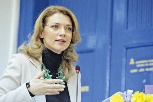 Alina Gorghiu face apel la parlamentarii semnatari ai moţiunii de cenzură să nu cedeze presiunilor şi promisiunilor PSD