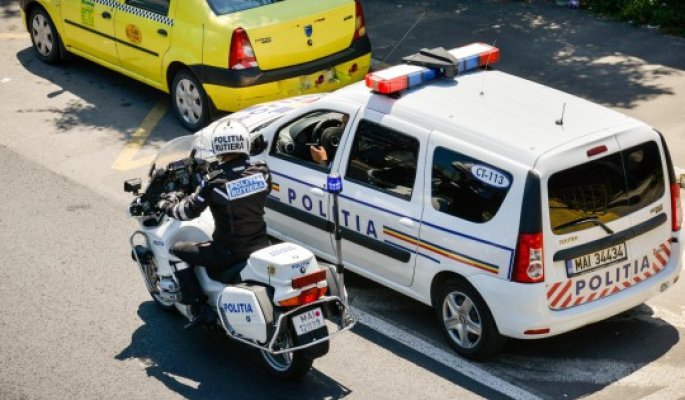 Taximetriştii care acţionează în zona Aeroportului Internaţional Mihail Kogălniceanu, „vizitaţi” de poliţişti!