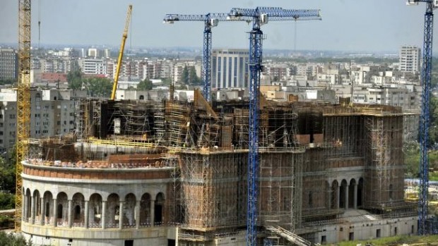 Rectificarea bugetară - Primăria Bucureşti va acorda 10 milioane de lei pentru Catedrala Mântuirii Neamului