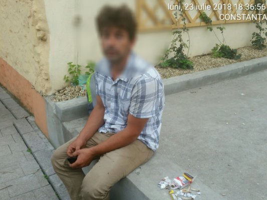 DROGAT surprins de Poliția Locală, la plimbare prin Peninsulă, cu drogurile în buzunar!